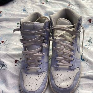 Nike dunks worn 0 times nothing on them brand new condition ❤️